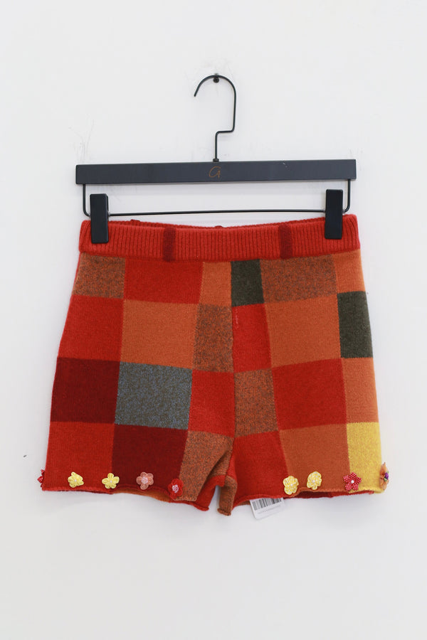 YANYAN KNITS Fall/Winter 2025: V-neck sweater/plaid shorts YYK-YYW25-1281-CHENG (pants)